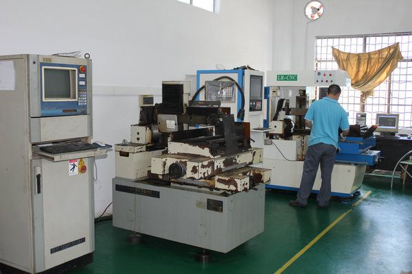 Wire cutting machine 2