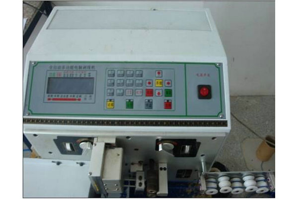 Automatic computer cutting machine