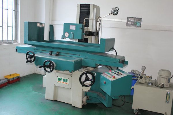 Automatic water grinding machine